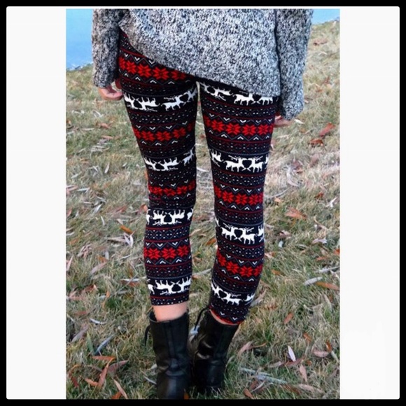 Deer Snowflake Capri Leggings - Picture 3 of 5